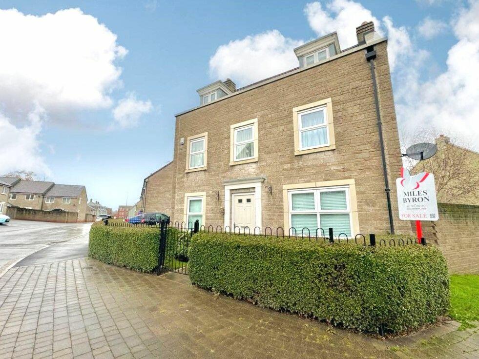 5 bedroom detached house for sale in Ridgeway Farm, Swindon, SN5