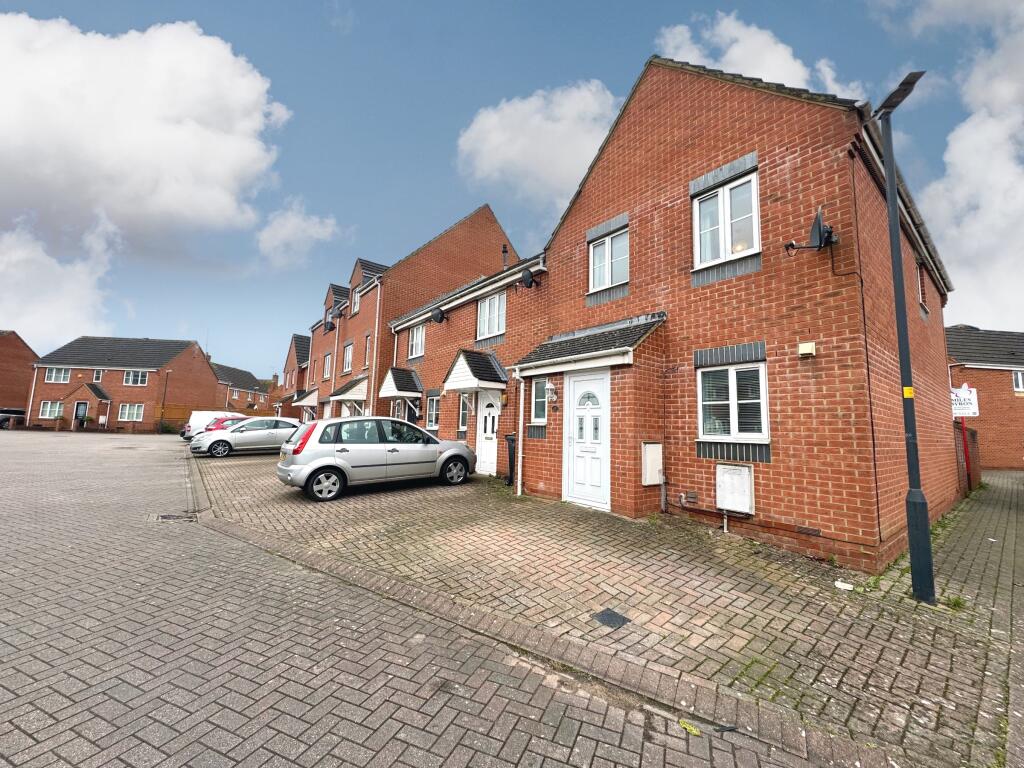 3 bedroom end of terrace house for sale in Hatch Road, Stratton St. Margaret, SN3