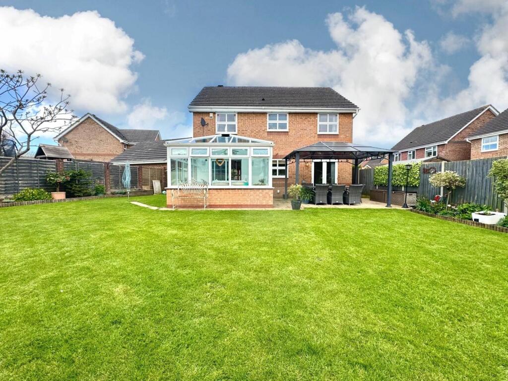 4 bedroom detached house for sale in Osterley Road, Haydon Wick