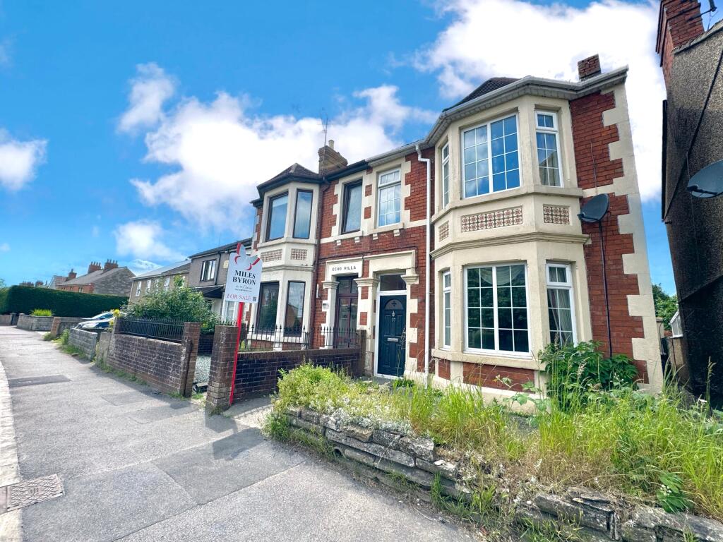 4 bedroom semidetached house for sale in Swindon Road, Wroughton