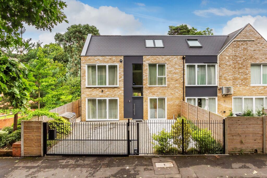 4 bedroom semidetached house for sale in Cavendish Road, Weybridge