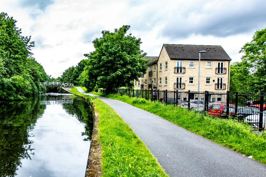 Main image of property: Holts Crest Way, Leeds, West Yorkshire, LS12