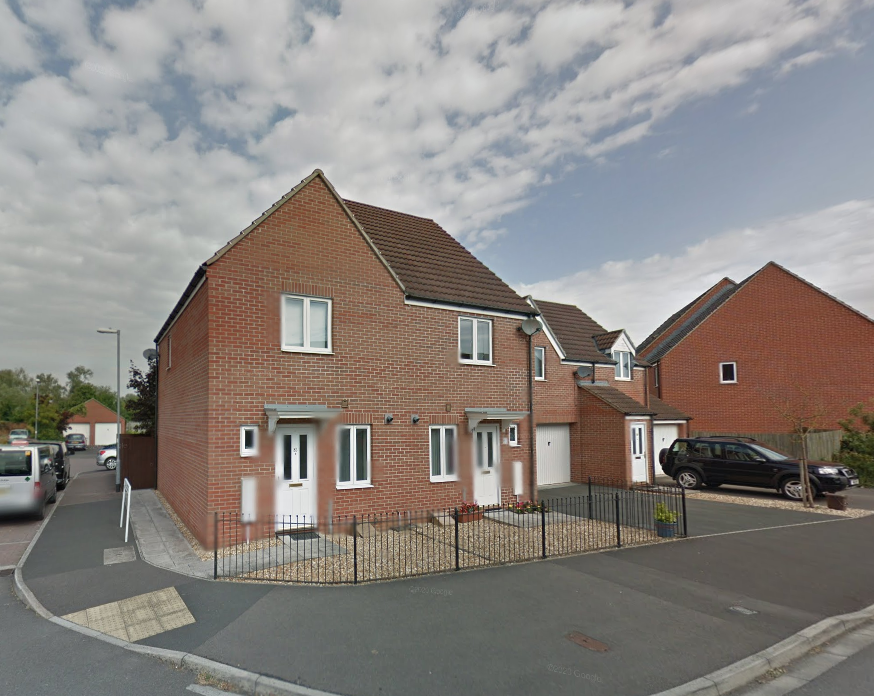 2 bedroom end of terrace house for sale in Meadowlands Avenue