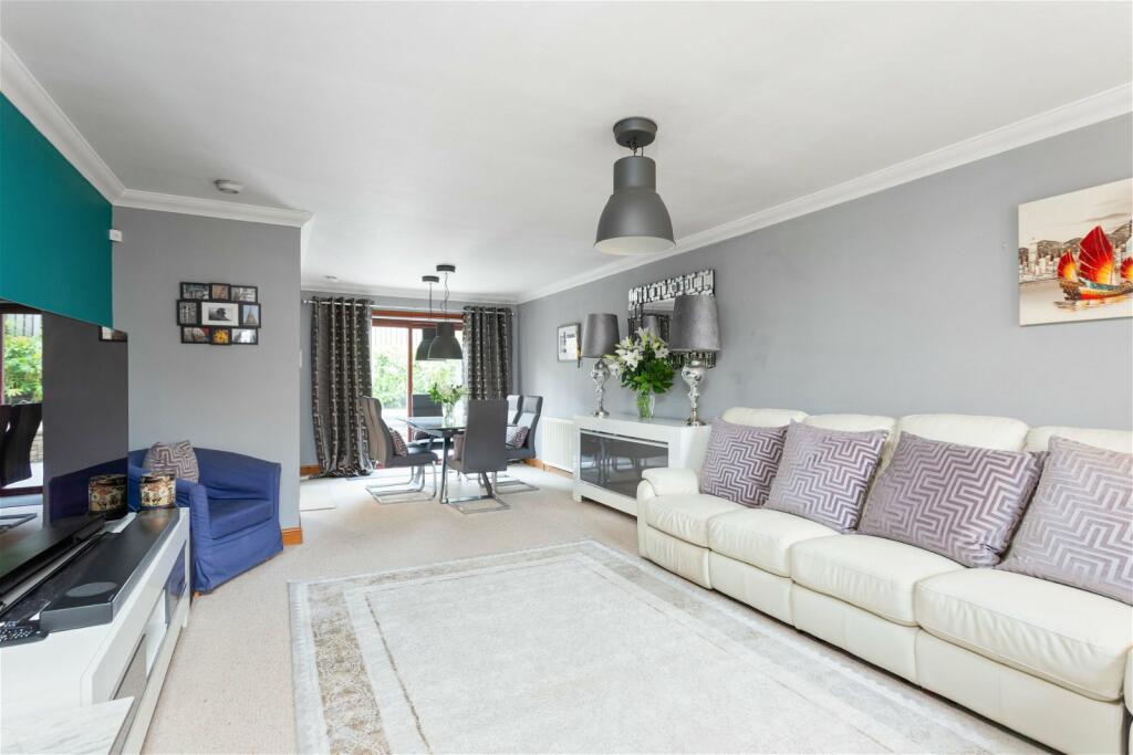 3 bedroom detached house for sale in Inchcross Drive, Bathgate, EH48