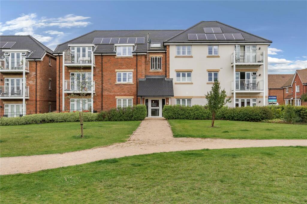 1 bedroom apartment for sale in Readwin Crescent, Wokingham, Berkshire