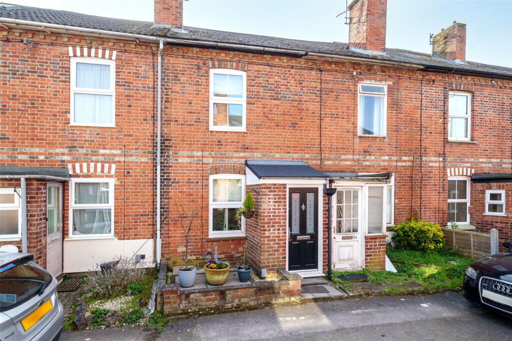 2 bedroom terraced house for sale in Havelock Road, Wokingham