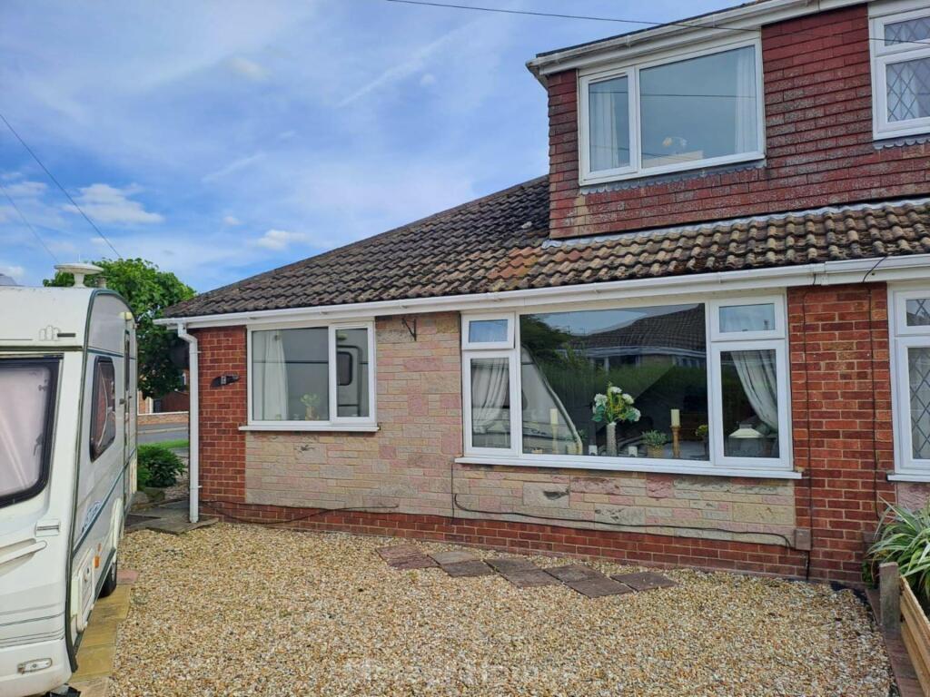3 bedroom semidetached bungalow for sale in Ashby Close, Holton Le