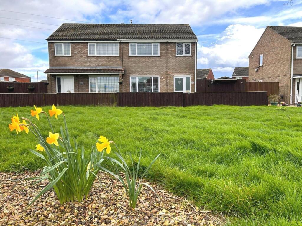 3 bedroom semidetached house for sale in Larch Close, Immingham, DN40