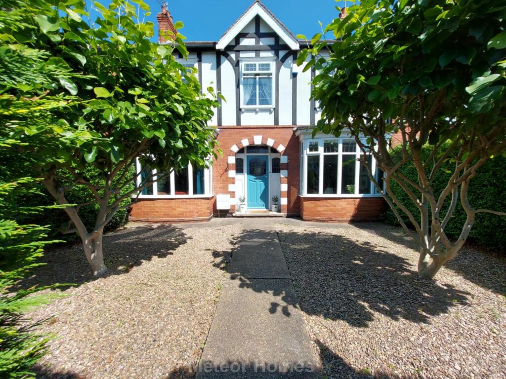 4 bedroom terraced house for sale in Weelsby Road, Grimsby, DN32