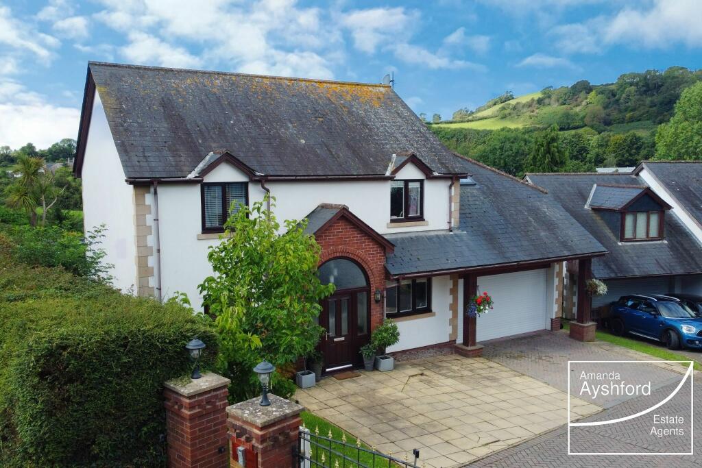 5 bedroom detached house for sale in Higher Yalberton Road, Paignton, TQ4