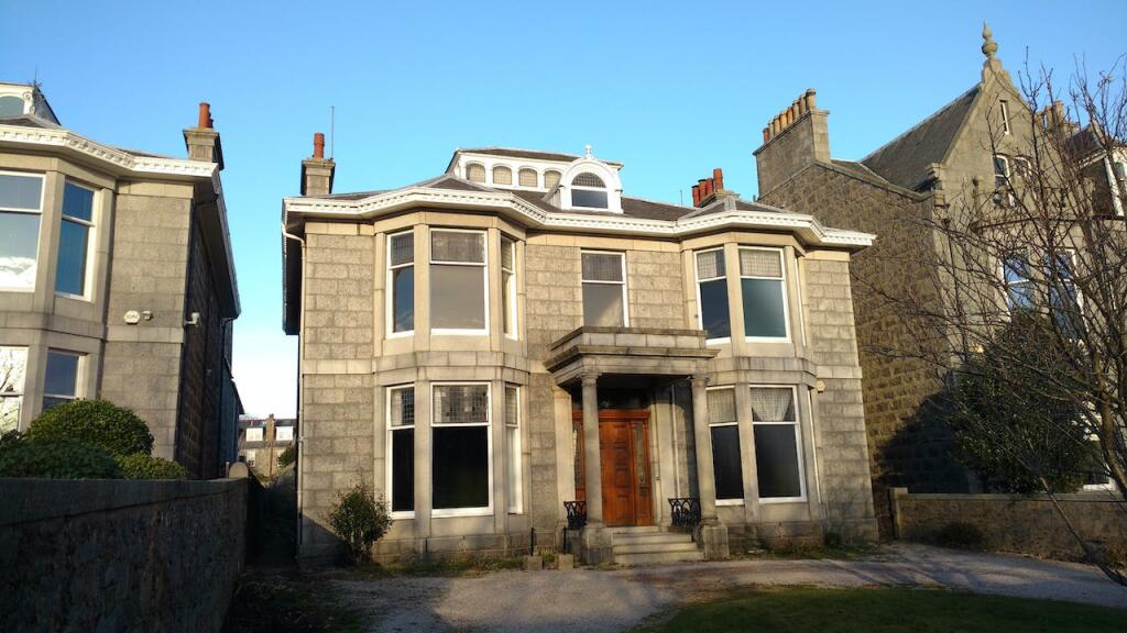 Main image of property: 60 Queens Road, Aberdeen, AB15 4YE