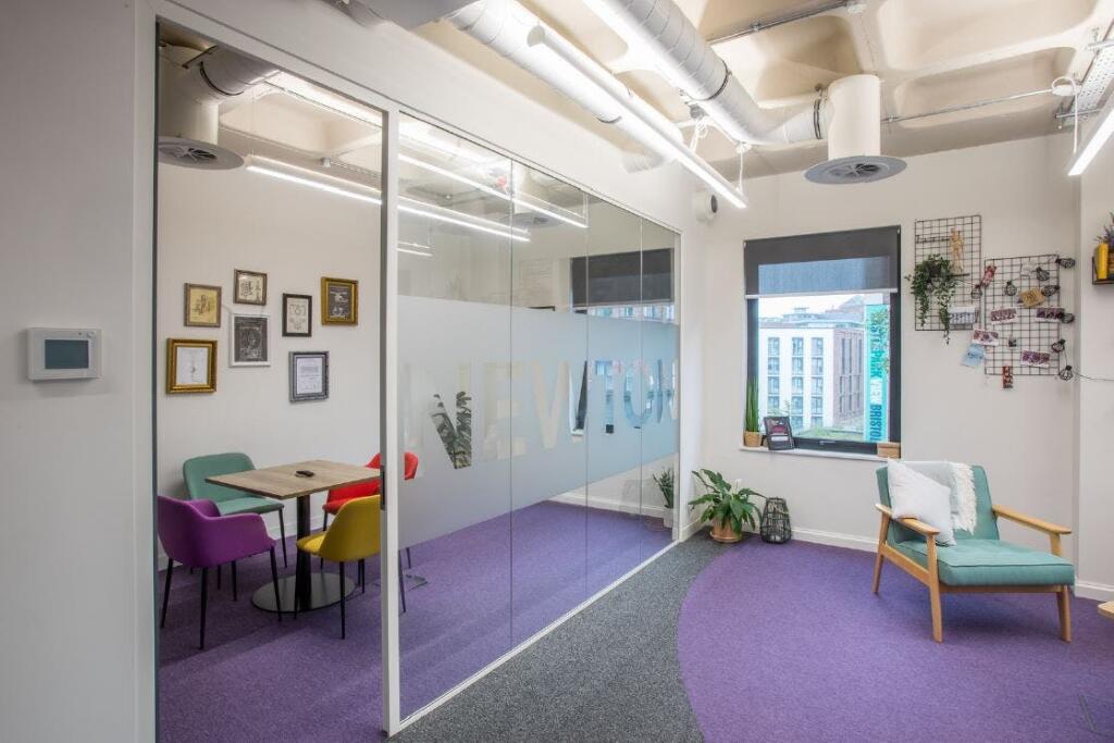 2nd floor fitted  photo 2.JPG