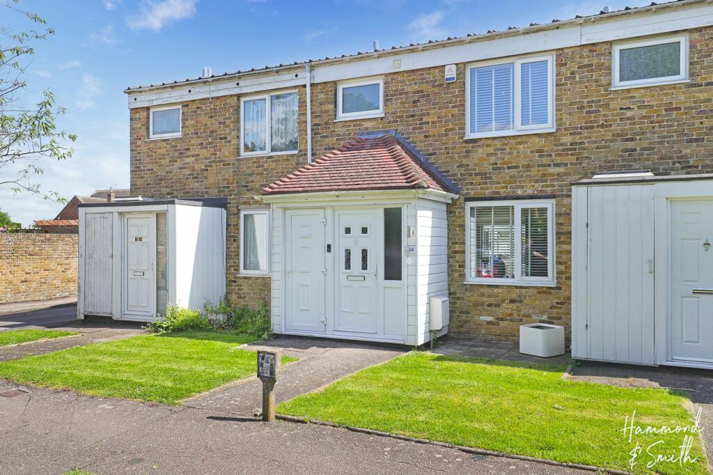 3 bedroom terraced house for sale in Highfield Green, Epping, CM16