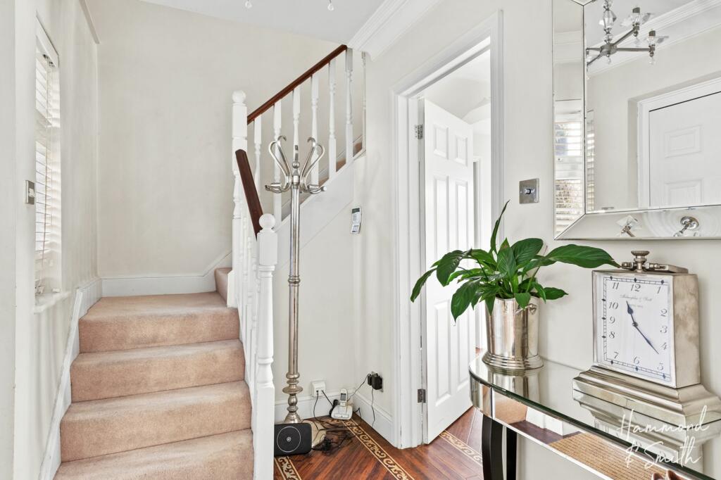Additional property image - Mount End, Theydon Mount, CM16