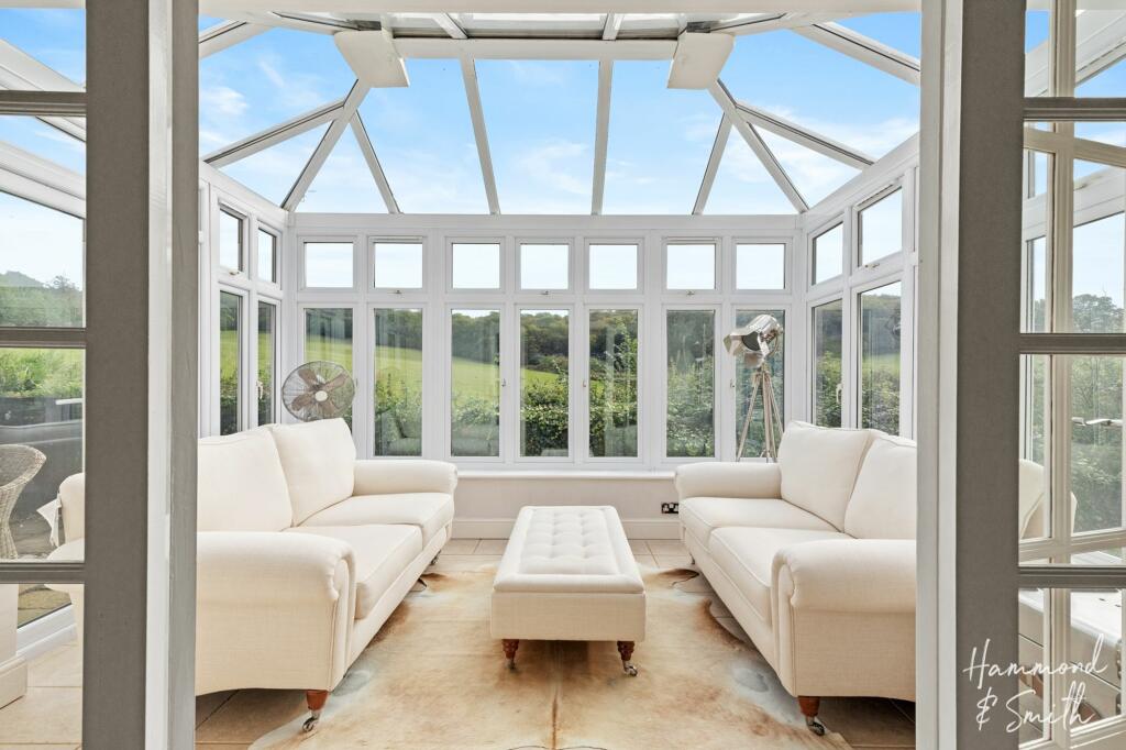 Additional property image - Mount End, Theydon Mount, CM16