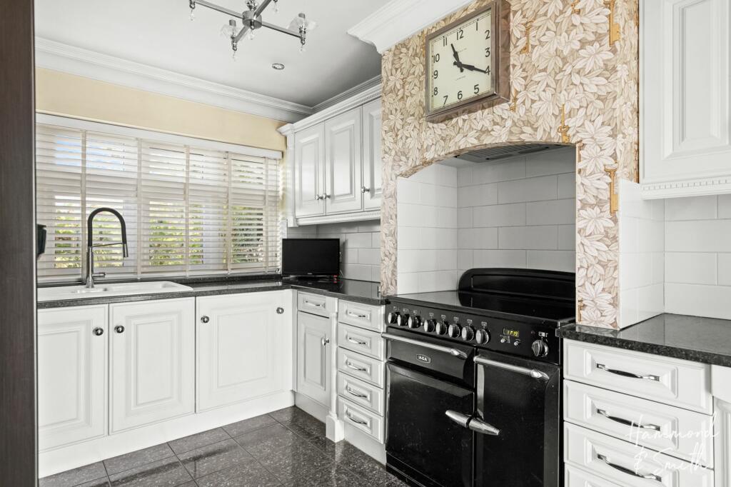 Additional property image - Mount End, Theydon Mount, CM16