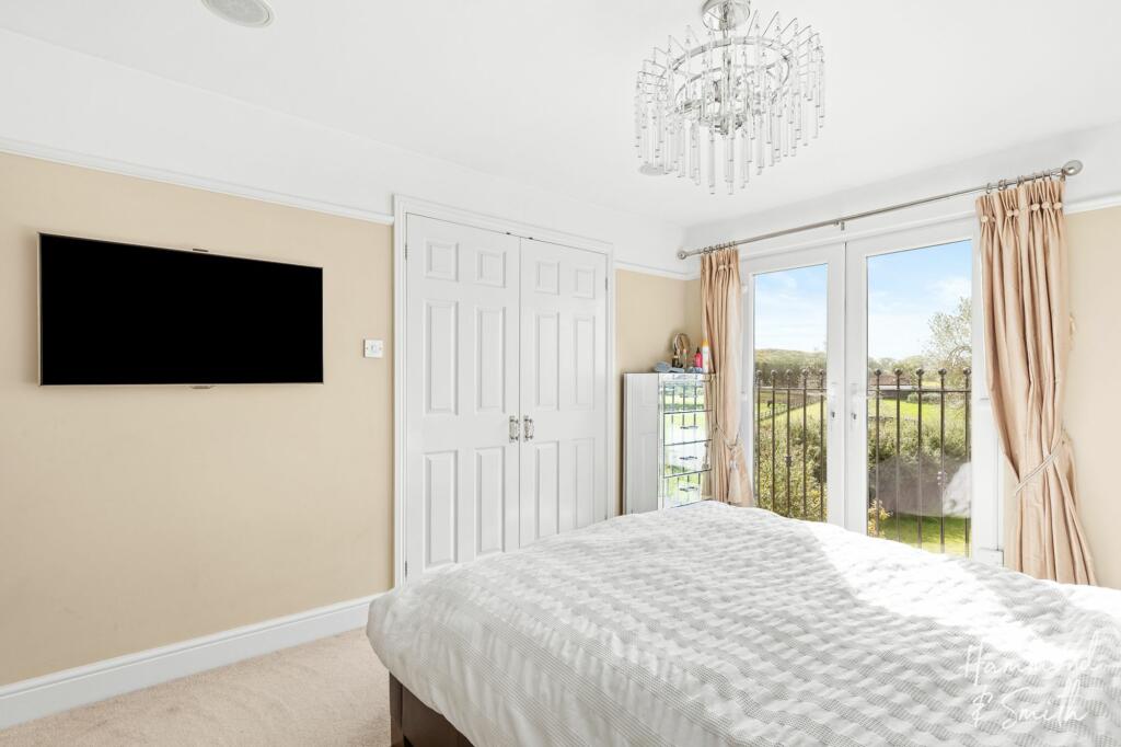 Additional property image - Mount End, Theydon Mount, CM16
