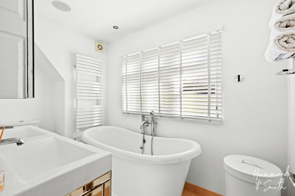 Additional property image - Mount End, Theydon Mount, CM16