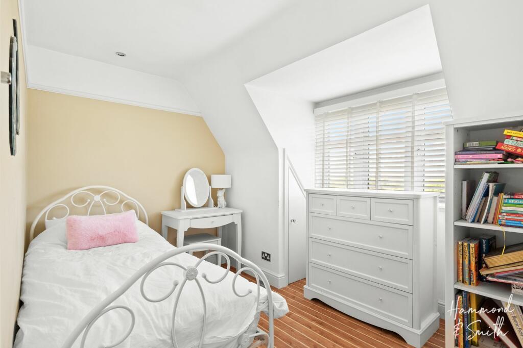 Additional property image - Mount End, Theydon Mount, CM16