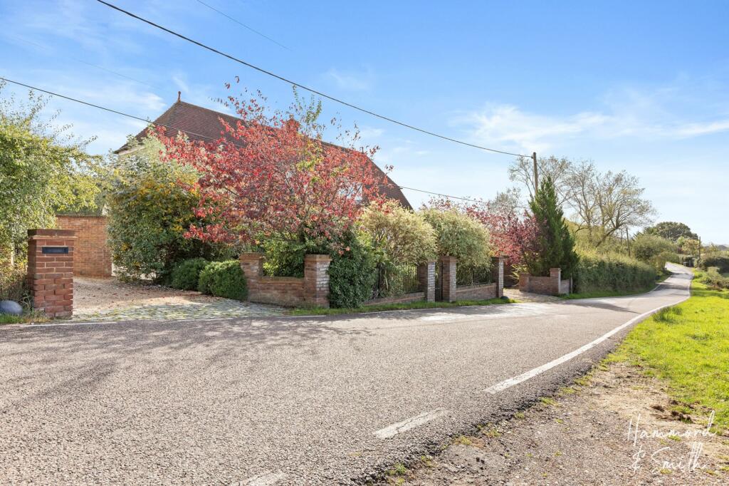 Additional property image - Mount End, Theydon Mount, CM16