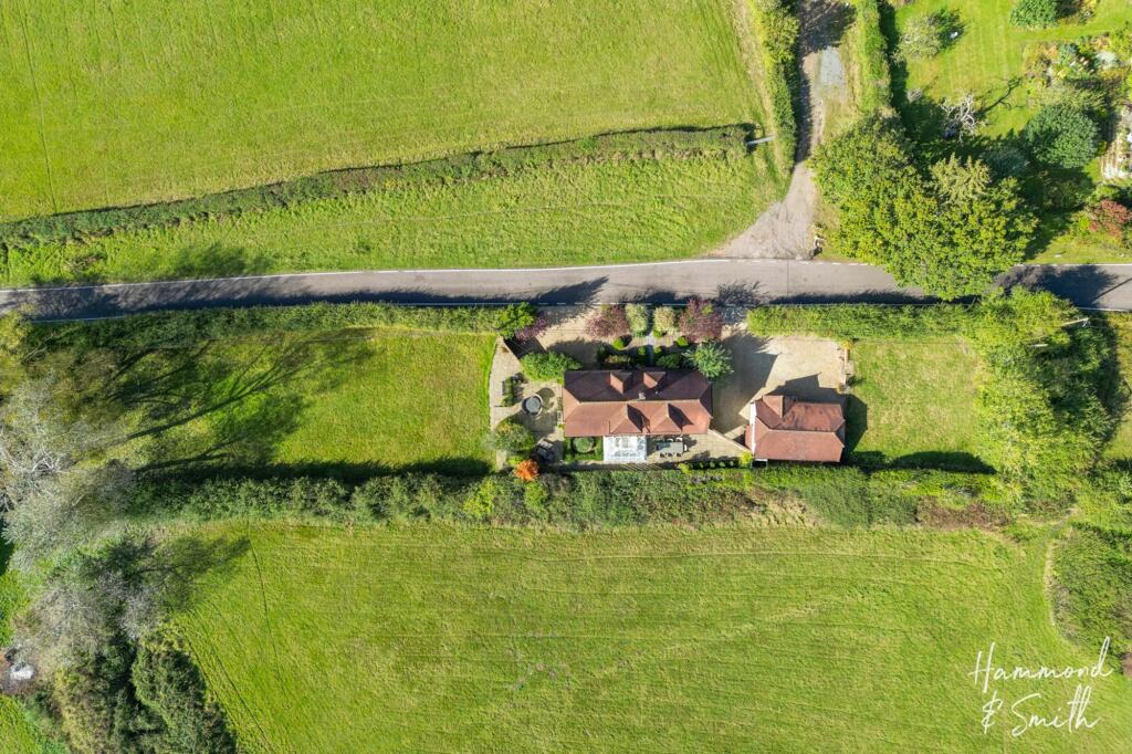 Additional property image - Mount End, Theydon Mount, CM16