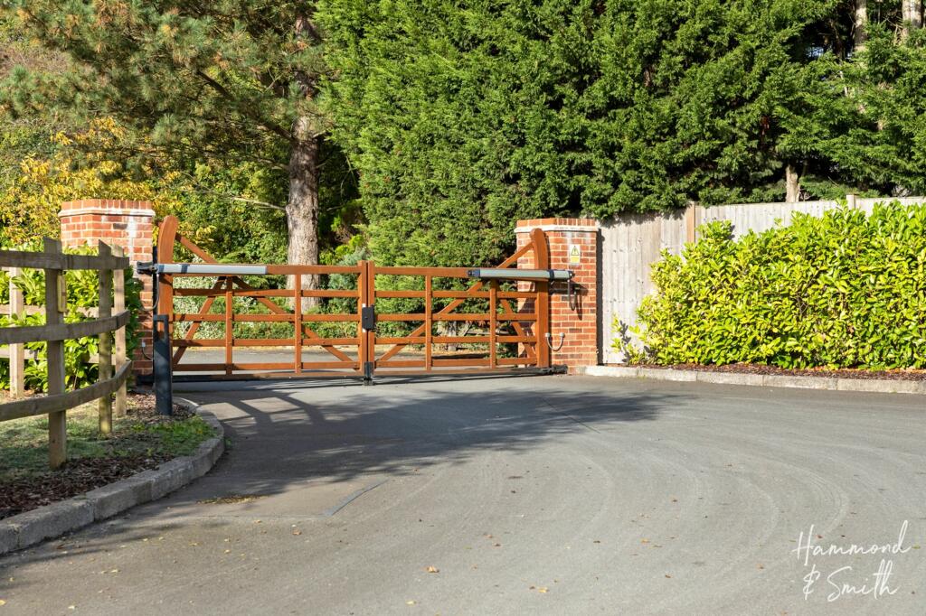 Additional property image - London Road, Hastingwood