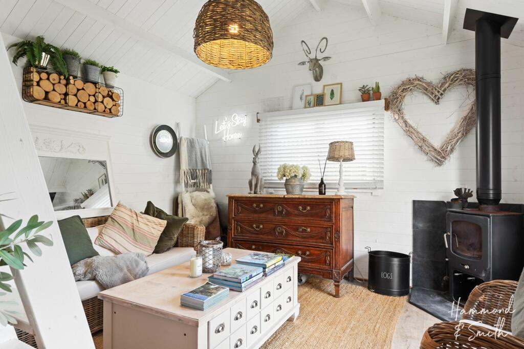 Additional property image - London Road, Hastingwood