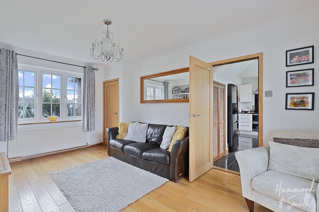 Additional property image - Red Oaks Mead, Theydon Bois, CM16