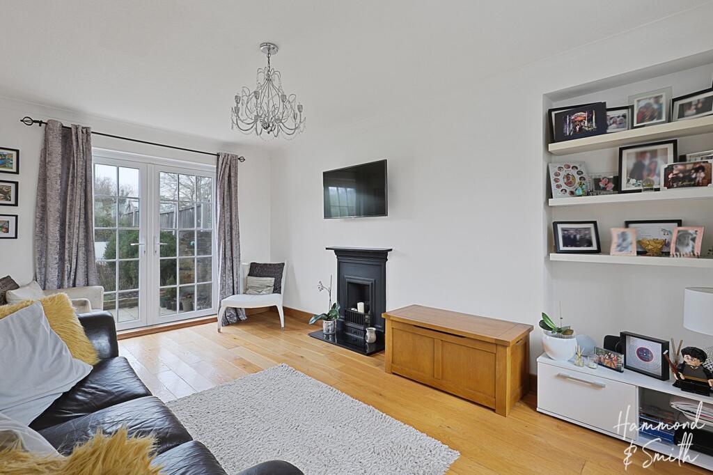 Additional property image - Red Oaks Mead, Theydon Bois, CM16