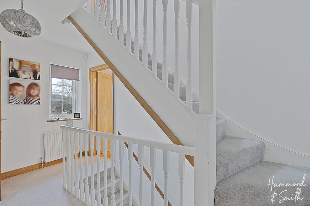 Additional property image - Red Oaks Mead, Theydon Bois, CM16