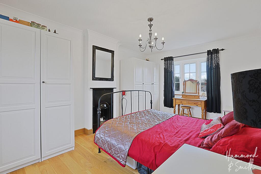Additional property image - Red Oaks Mead, Theydon Bois, CM16