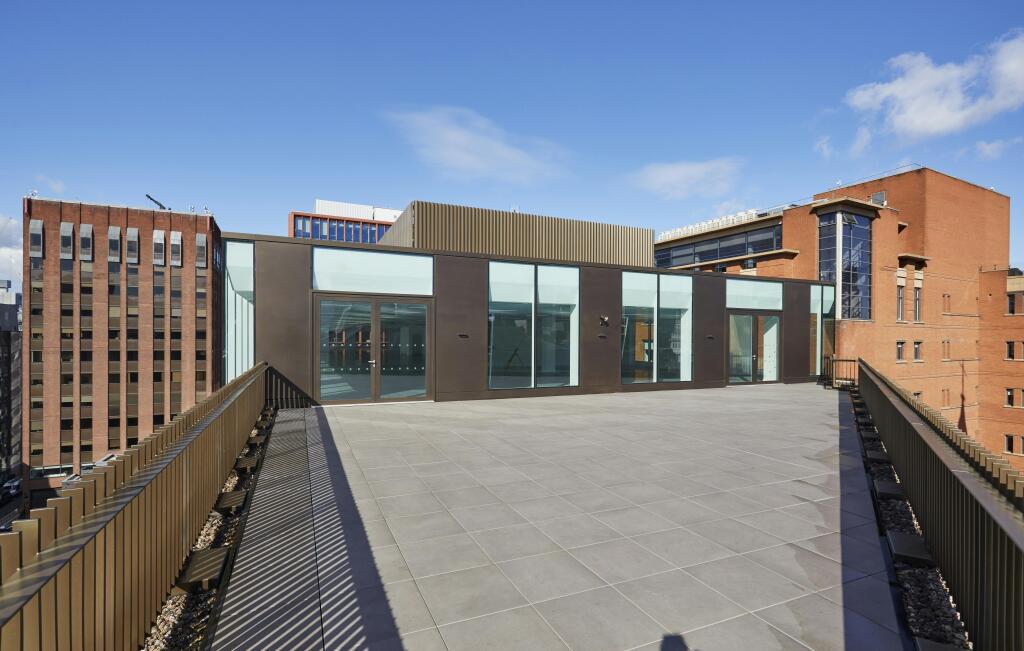 THE LINCOLN_HLA7103_HR.jpg