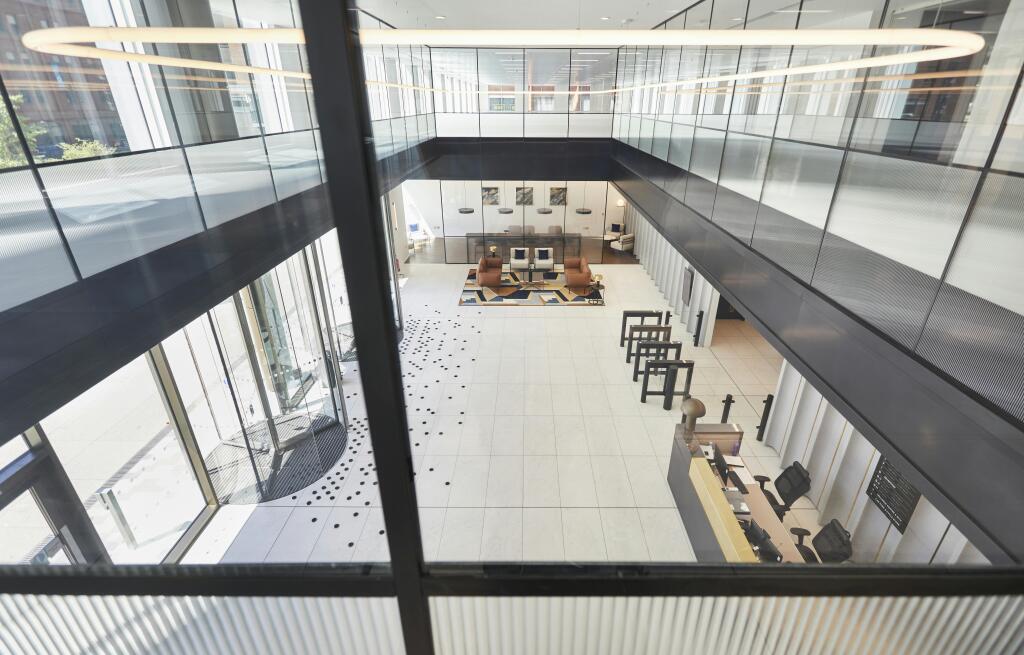 THE LINCOLN_HLA8980_HR.jpg