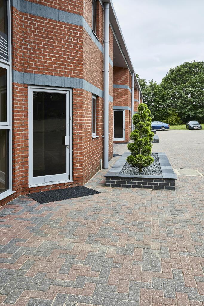 Brickfield Business Centre 19.jpg