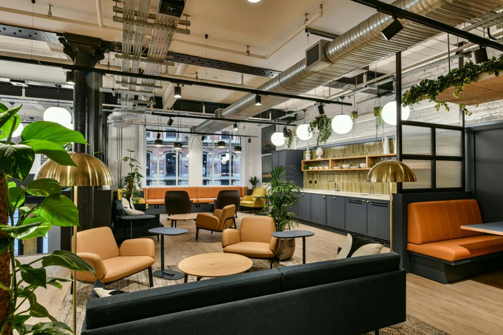 Reception/Business Lounge