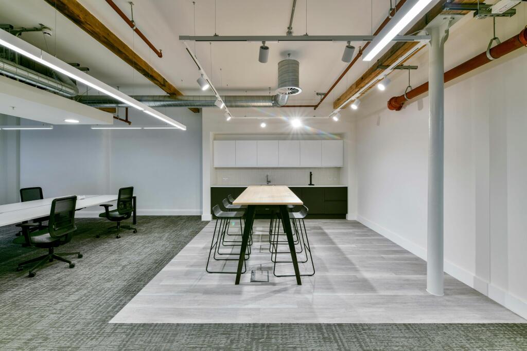 Fully Fitted Workspace