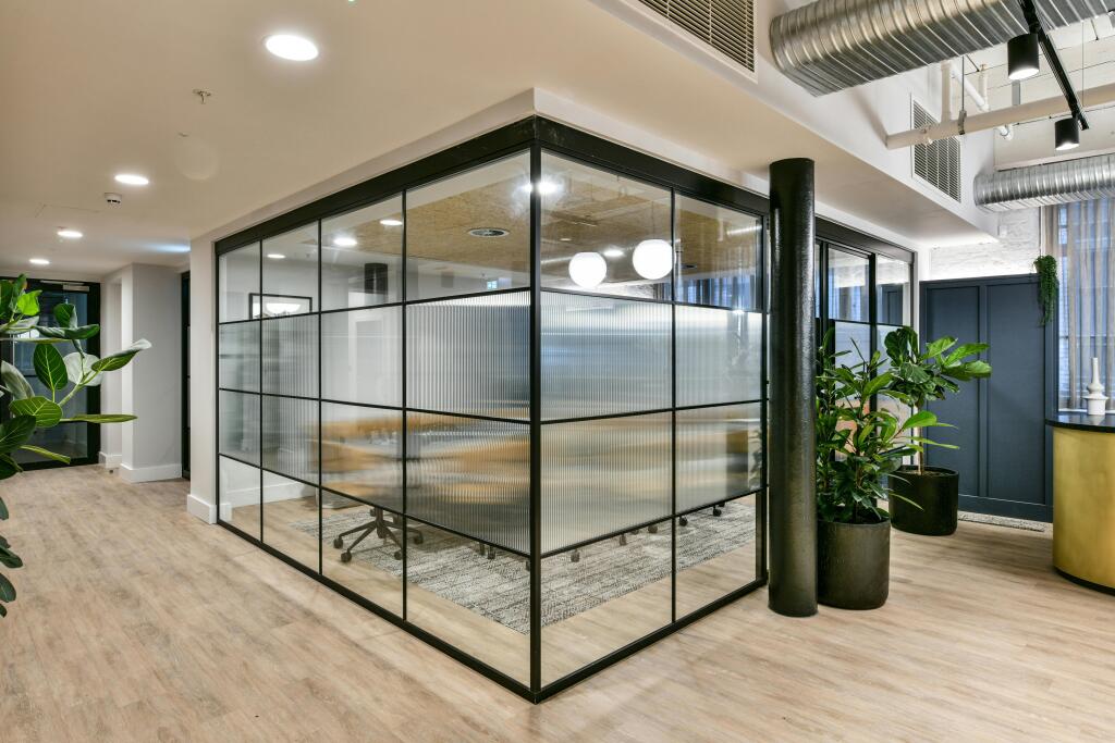 Reception/Business Lounge