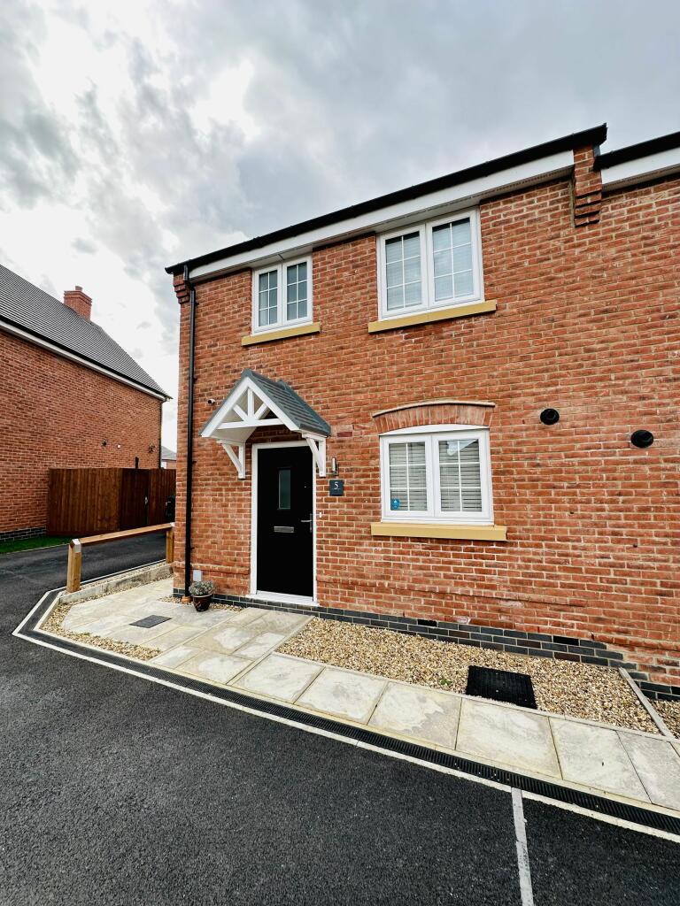 3 bedroom semidetached house for sale in Holt Way, Littlethorpe, LE19