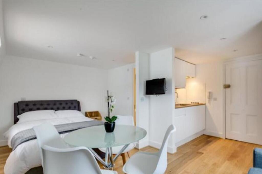 Main image of property: Coleherne Road, London, SW10