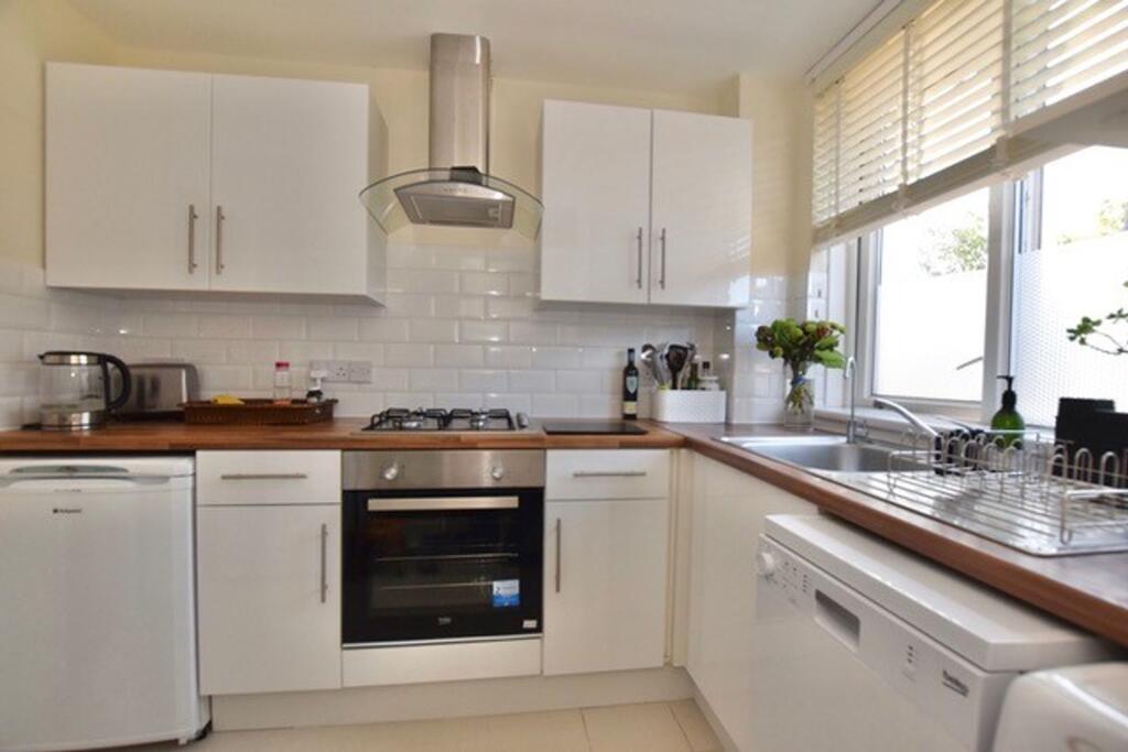 Main image of property: Dowdeswell Close, London, SW15