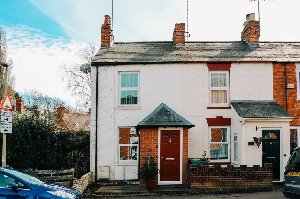 2 bedroom end of terrace house for sale in Queens Road, Banbury, OX16