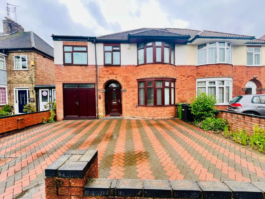 4 bedroom town house for sale in Grimshaw Road, Peterborough, PE1