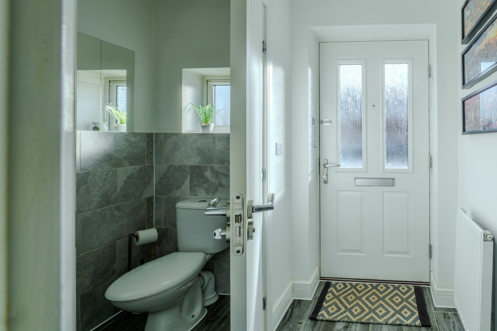 Additional property image - Meadow Way, Tamworth, B79