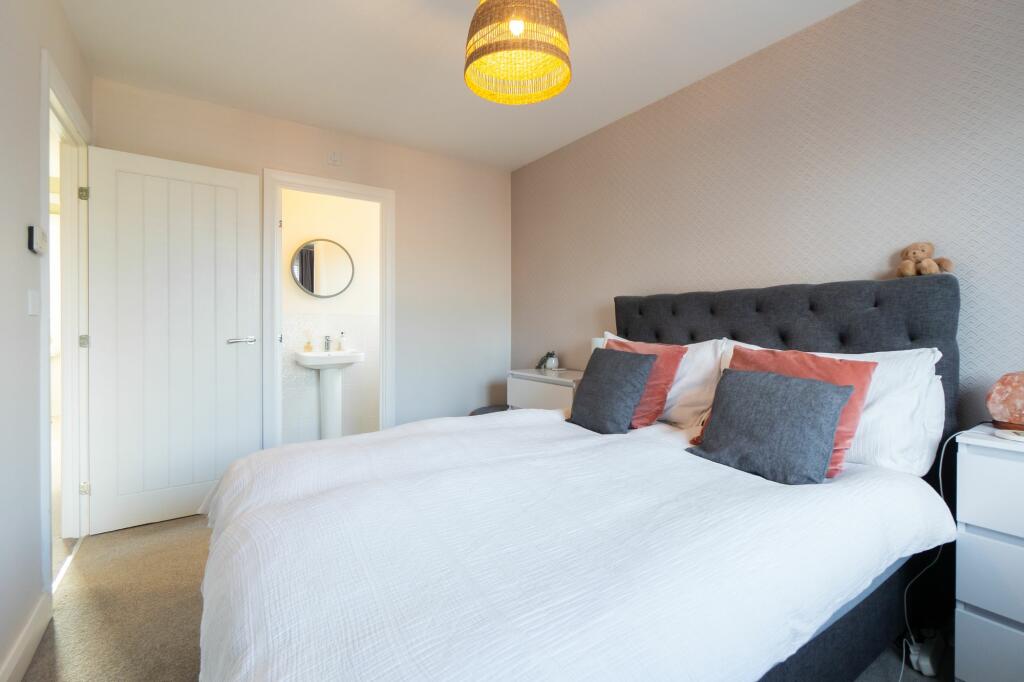 Additional property image - Springwood Gate, Nuneaton, CV10