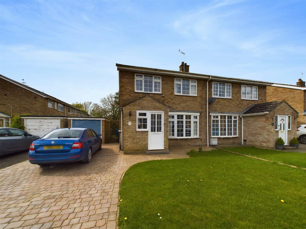 3 bedroom semidetached house for sale in 34 Laburnum Avenue, Hutton