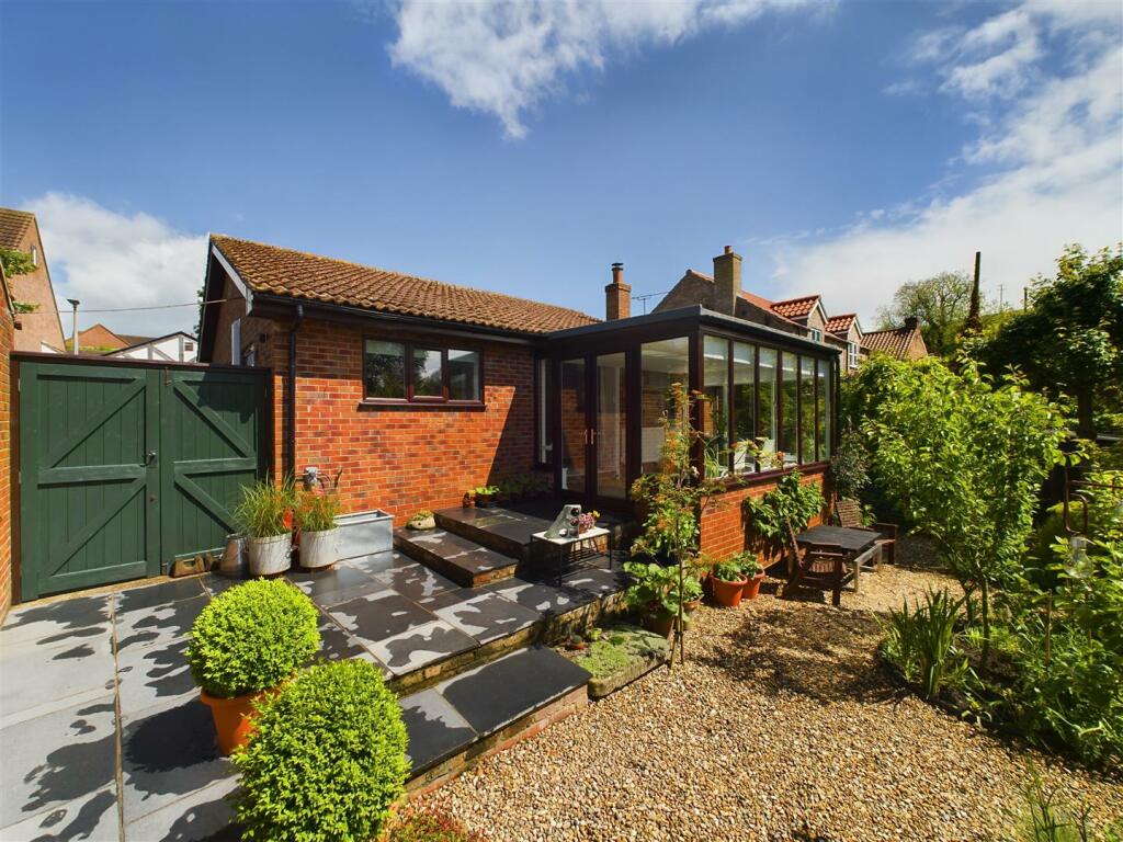 2 bedroom detached bungalow for sale in 2 Chapel Lane, Langtoft