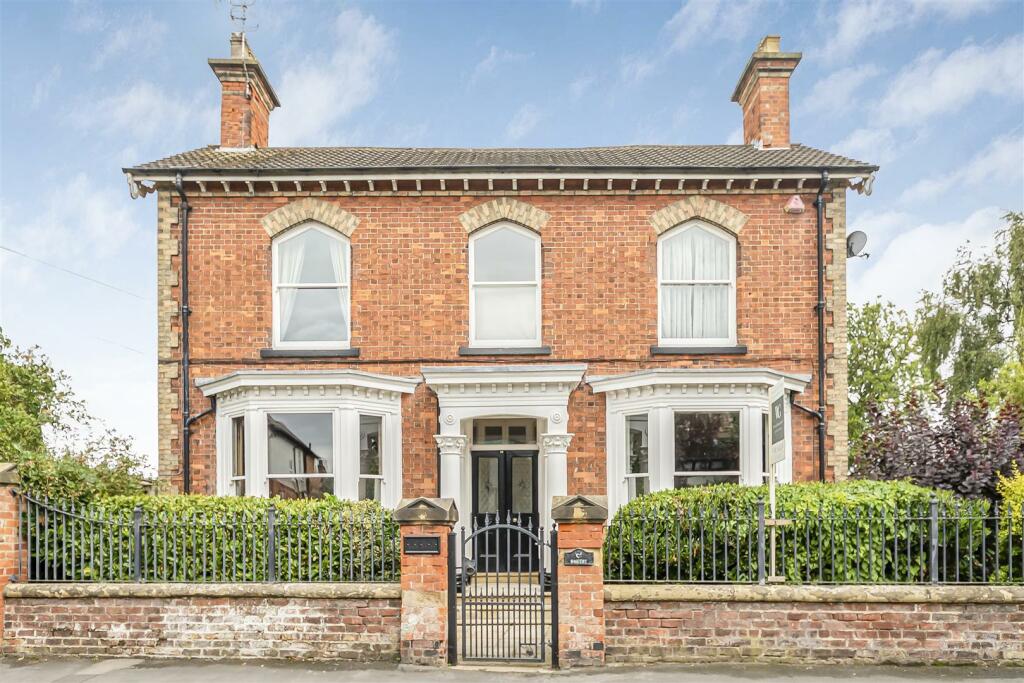 4 bedroom house for sale in 36, St. Johns Road Driffield, East