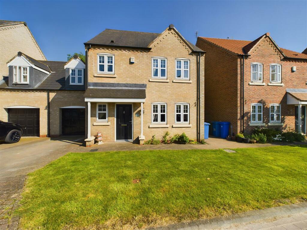 4 bedroom link detached house for sale in 22 Priory Close, Nafferton