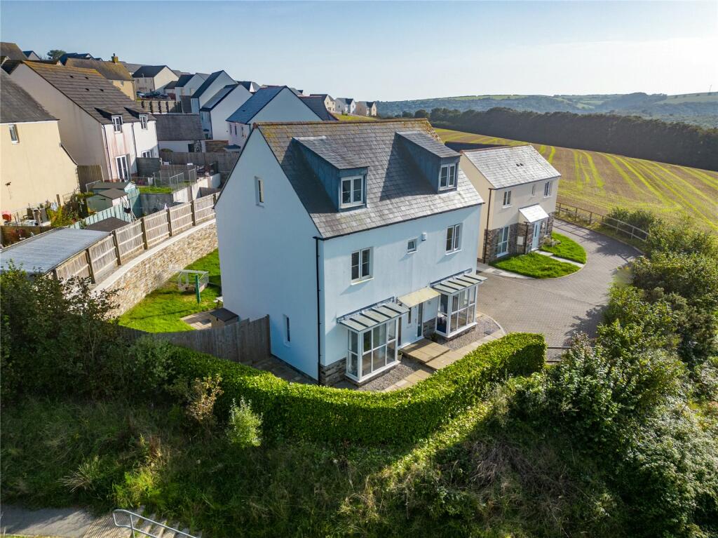 5 bedroom detached house for sale in Salter Close, St Martin, Looe