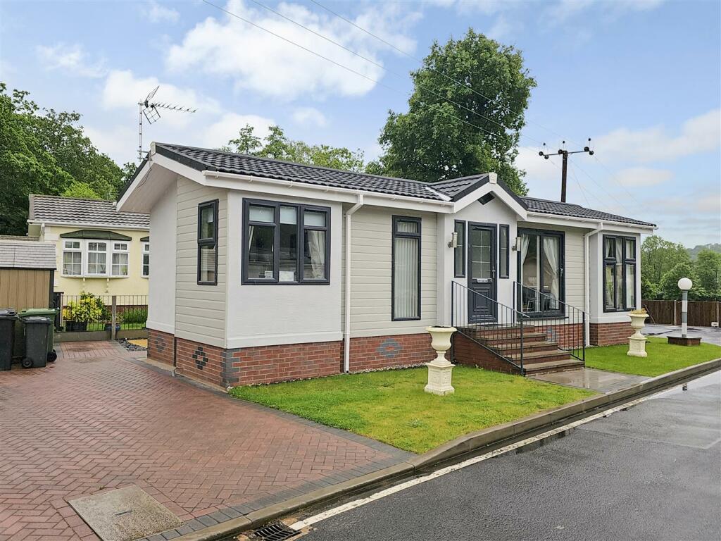 2 bedroom chalet for sale in Kingsford Lane, Wolverley, DY11